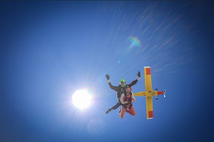 Skydiving Tips in hindi: पहली बार Skydiving करने से पहले गलती से भी न भूले इन टिप्स को